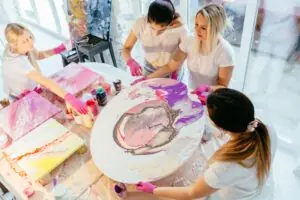 People doing art therapy in Los Angeles California to help treat their mental health