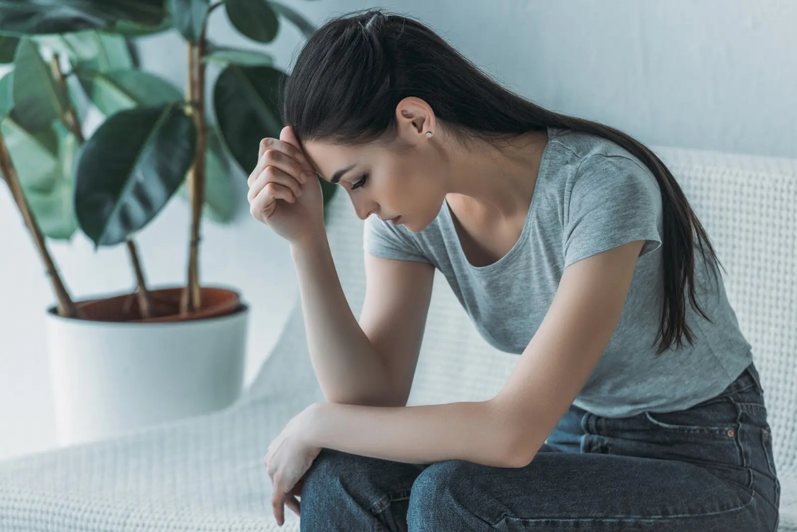 An image representing a woman having her major depression treated in Los Angeles